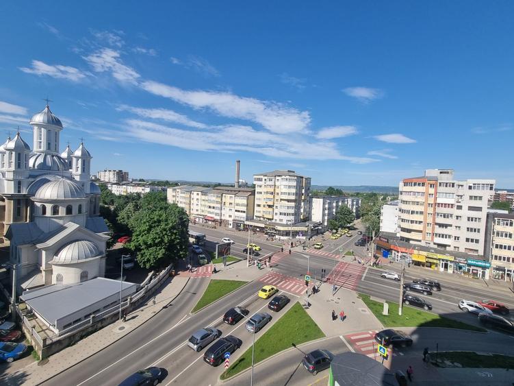 Apartament cu 3 camere decomandat în Narcisa