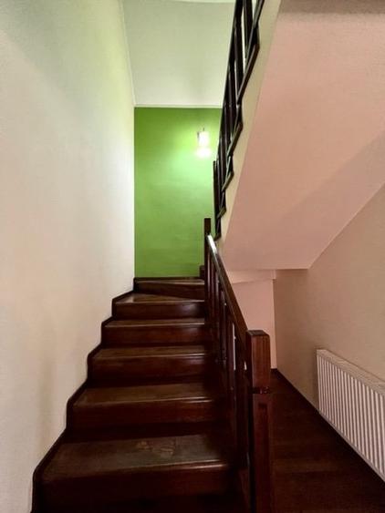 Casă individuală cu 4 camere cu Garaj în Est