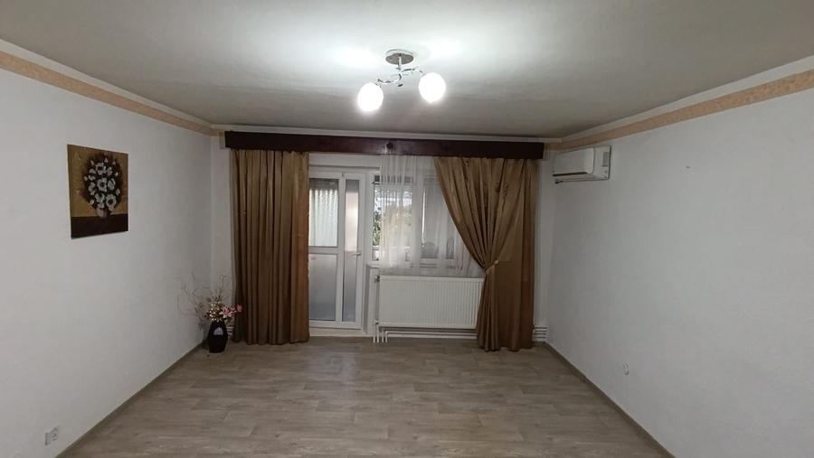 Apartament cu 2 camere nedecomandat în Piața