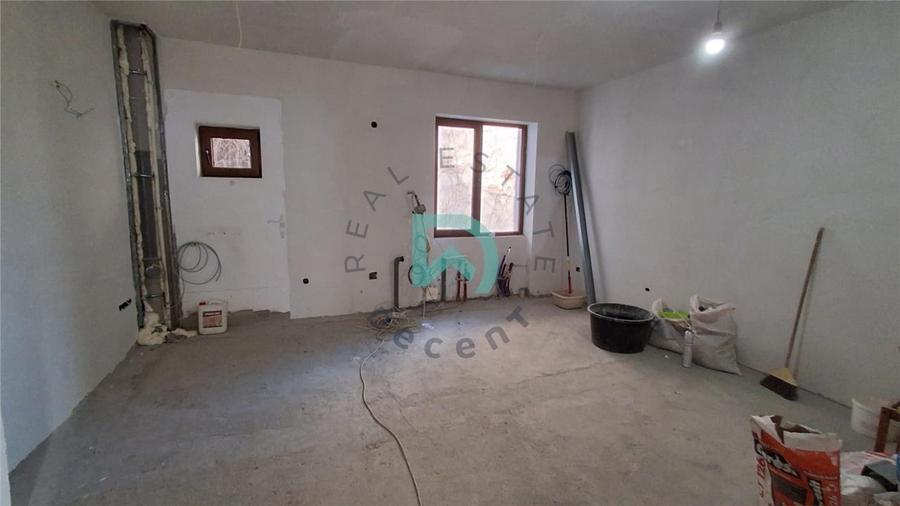 Apartament cu 3 camere decomandat în Sub Arini