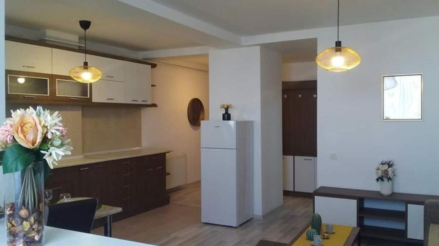 Apartament cu 2 camere semidecomandat, mobilat în Fundeni