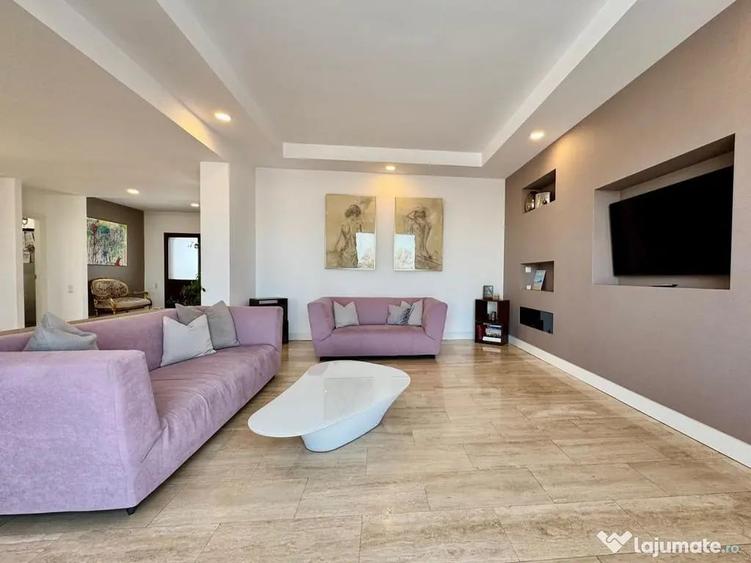 Casă cu 7 camere cu Teren 650 Mp în Ștefăneștii de Jos