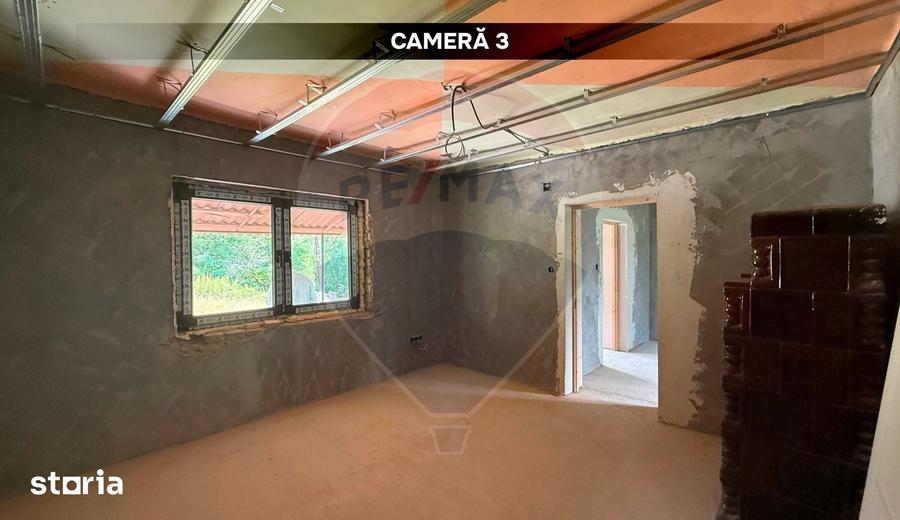 Casă cu 2 camere cu Teren 2628 Mp în Central