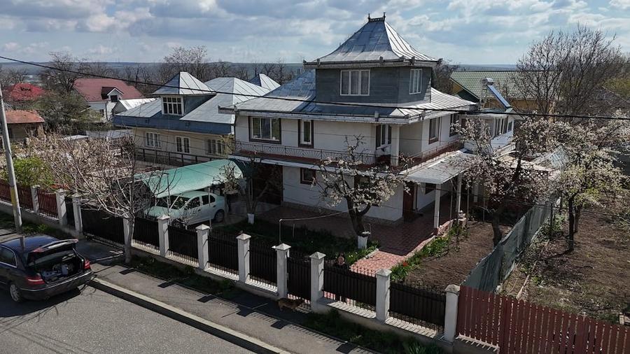 Casă cu Teren 400 Mp în Central