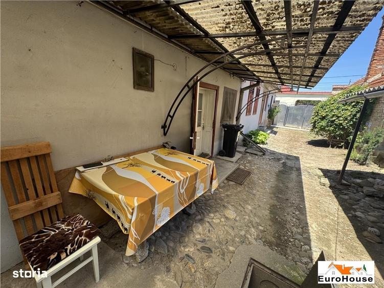 Casă cu 4 camere cu Teren 569 Mp în Central