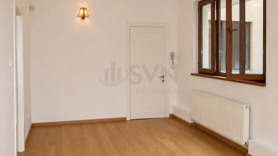 Apartament cu 5 camere semidecomandat în Calea Victoriei