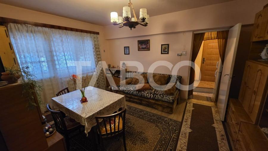 Apartament cu 2 camere semidecomandat, mobilat în Sebeș