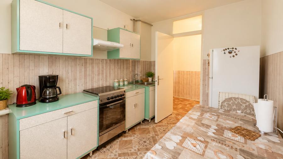 Apartament cu 3 camere semidecomandat în Girocului
