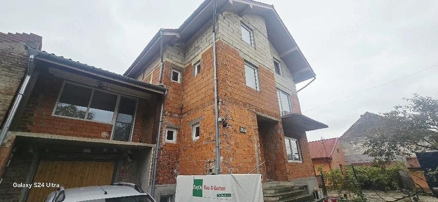 Casă cu 11 camere cu Teren 398 Mp în Lipovei