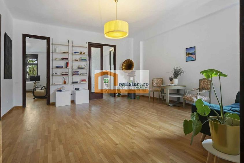 Apartament cu 5 camere circular în P-ța Romană