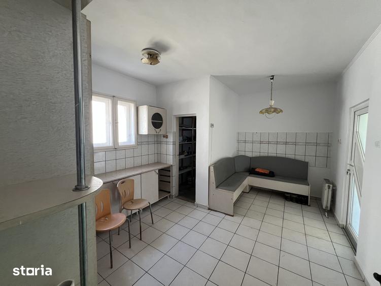 Casă cu 5 camere cu Teren 2607 Mp în Păulești