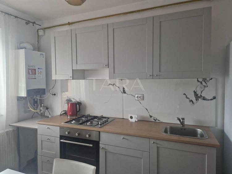 Apartament cu 4 camere decomandat în Florești