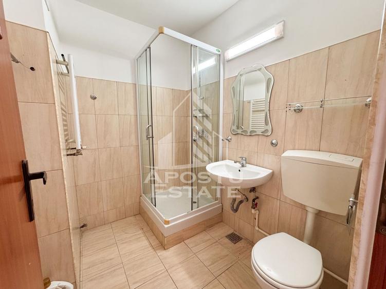 Apartament cu 2 camere semidecomandat, mobilat în Micro 4