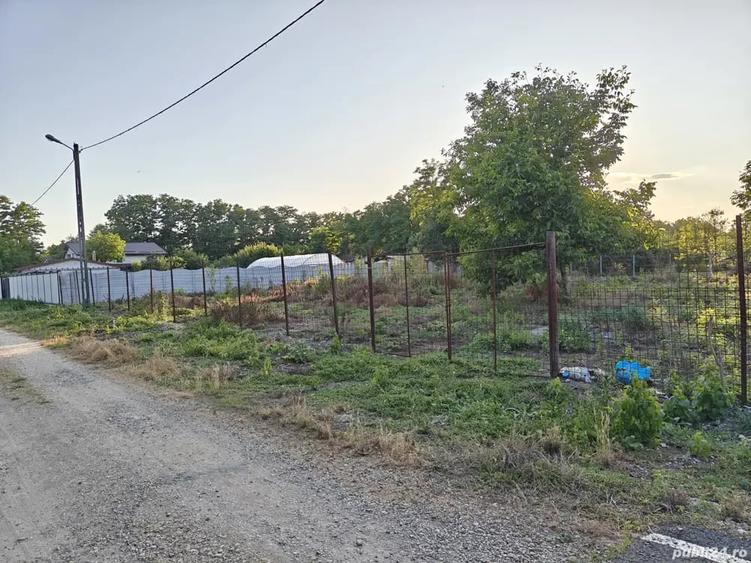 Teren de 1000 mp, în Livedea