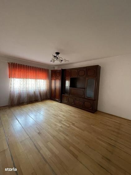 Apartament cu 4 camere în Cetate