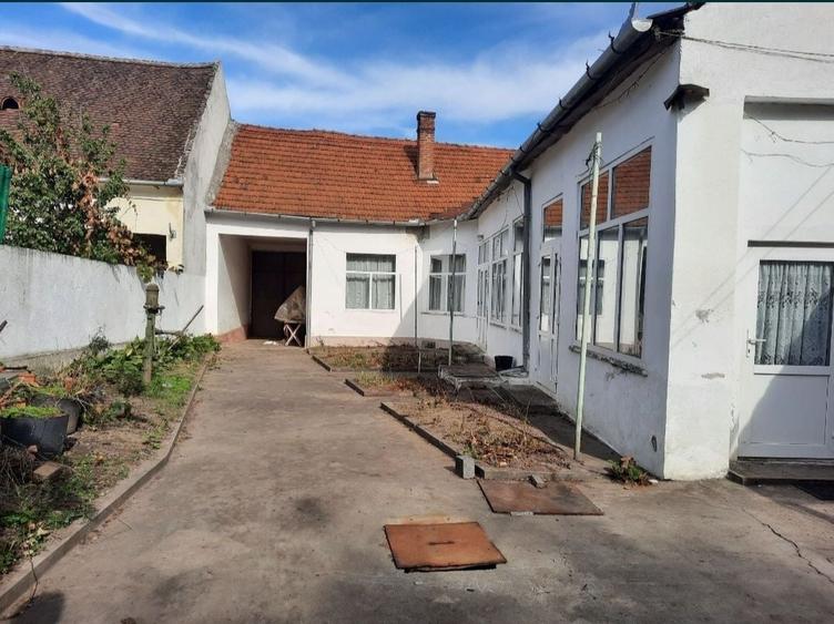 Casă cu 4 camere în Chesinț