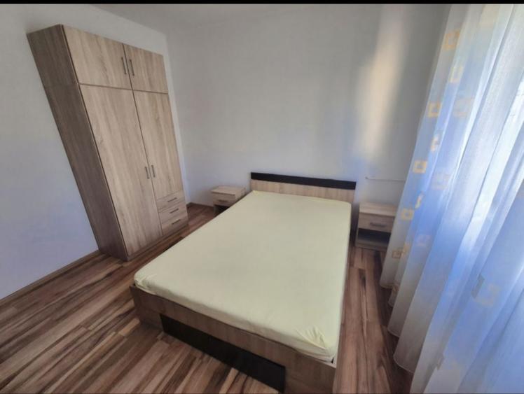 Apartament cu 3 camere decomandat în Obor