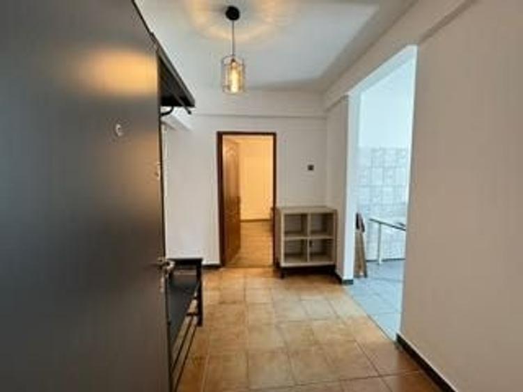 Apartament cu 3 camere decomandat în Vitan