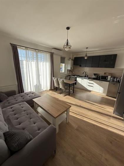 Apartament cu 3 camere semidecomandat, mobilat în Turnișor