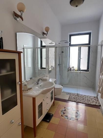 Apartament cu 3 camere decomandat, mobilat în Cișmigiu