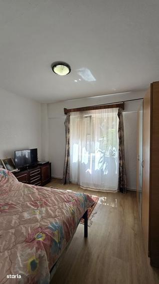 Apartament cu 3 camere decomandat în Vitrometan