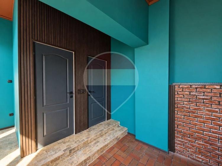 Casă individuală cu 8 camere cu Teren 543 Mp în Central