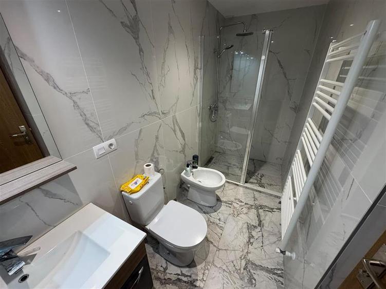 Apartament cu 3 camere decomandat, mobilat în Ultracentral