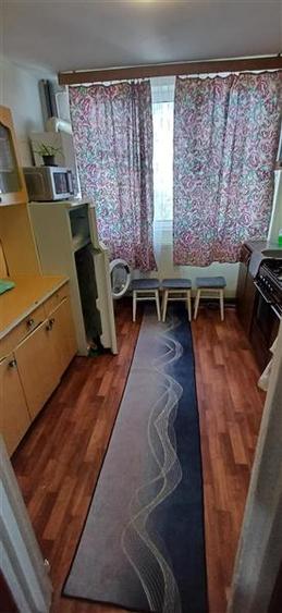 Apartament cu 3 camere decomandat, mobilat în Alexandru cel Bun