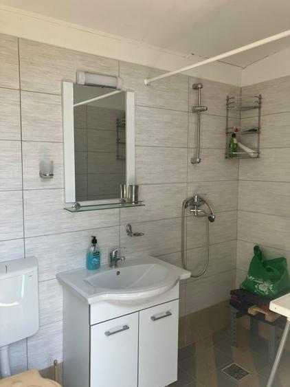 Casă cu 3 camere decomandat cu Teren 1738 Mp în Tomești