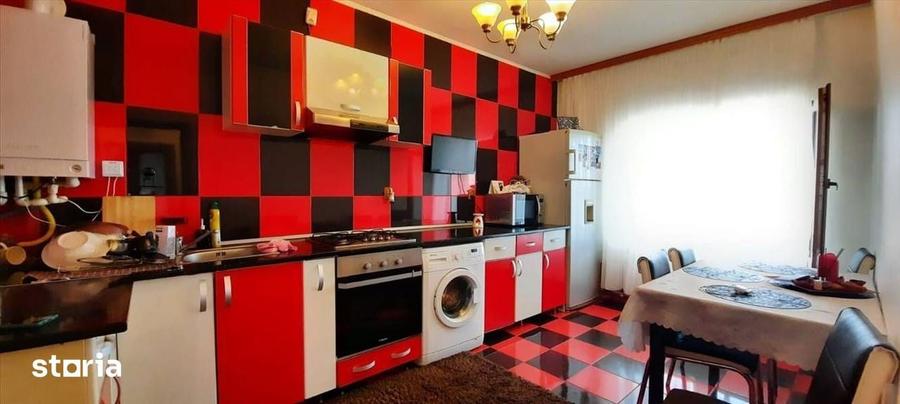 Casă cu 8 camere cu Teren 320 Mp în Cumpăna