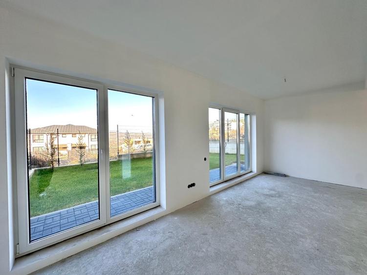 Duplex cu 5 camere cu Canalizare în Florești