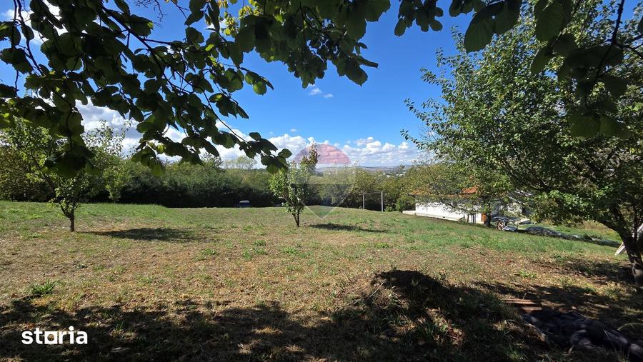Casă cu 1 camere cu Teren 4345 Mp în Central