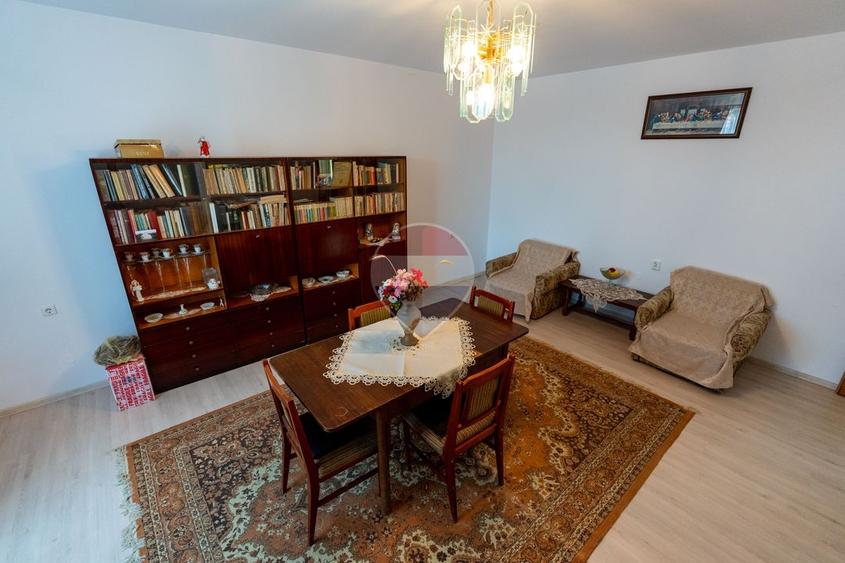 Casă individuală cu 3 camere cu Teren 3166 Mp în Burjuc