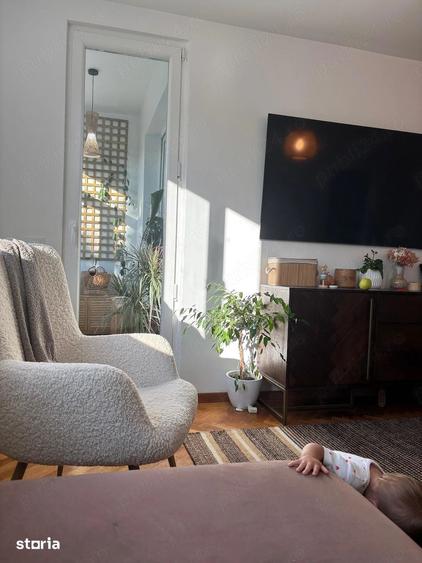 Apartament cu 3 camere semidecomandat în Podu Roș