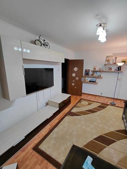 Apartament cu 3 camere decomandat în Drumul Găzarului