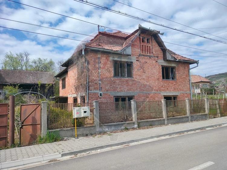 Casă cu Teren 1440 Mp în Central