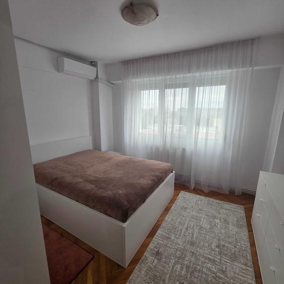 Apartament cu 3 camere decomandat, mobilat în Dacia
