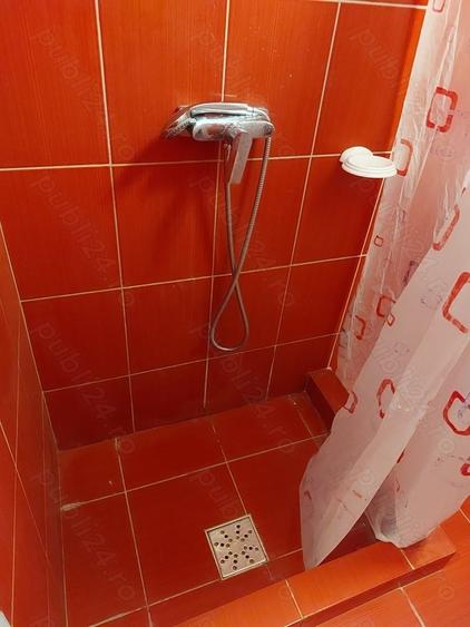 Casă cu 6 camere în Traian