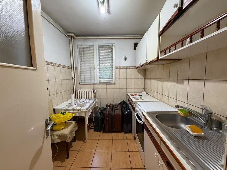Apartament cu 3 camere semidecomandat în Titan