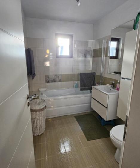UNICAT, Apartament 3 camere 93mp, Zona Florilor - 9
