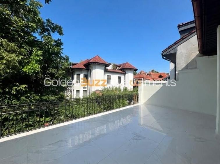 Casă cu 9 camere cu Canalizare în Dorobanți