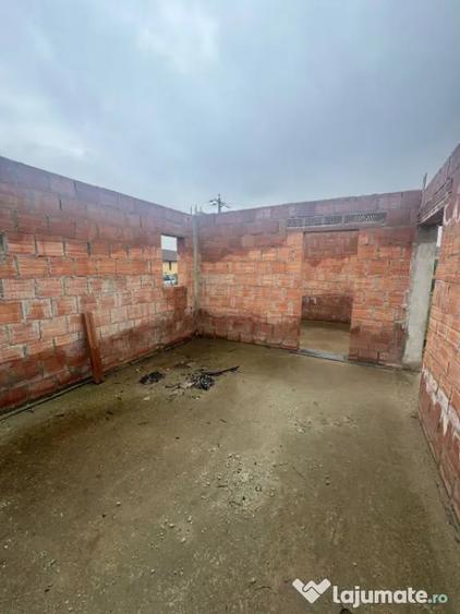 Casă cu 5 camere cu Teren 800 Mp în Tăuții-Măgherăuș