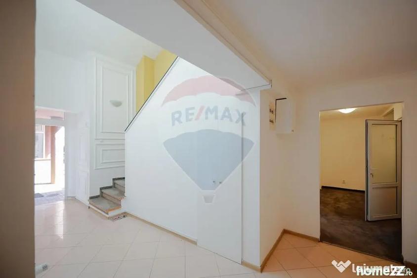 Casă cu 7 camere cu Teren 380 Mp în Decebal