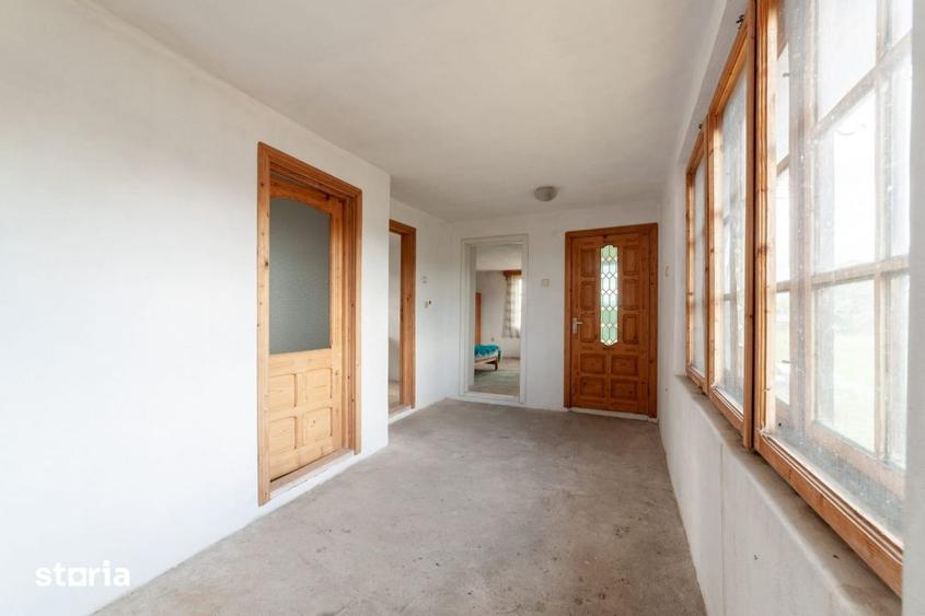 Casă cu 5 camere cu Teren 1093 Mp în Domnești