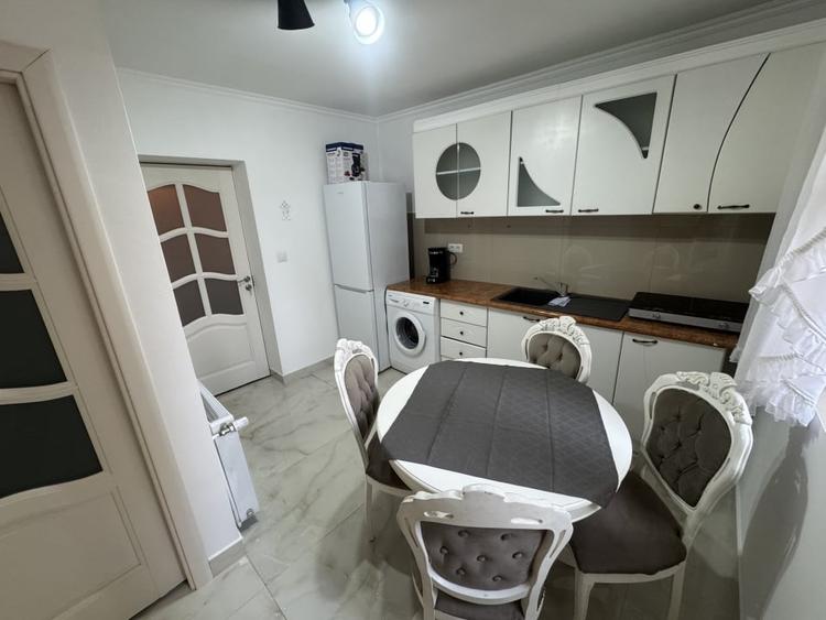 Apartament cu 3 camere decomandat, mobilat în Ultracentral