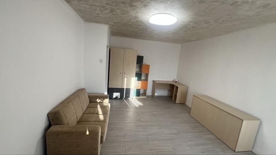 Garsonieră decomandată în Vitan