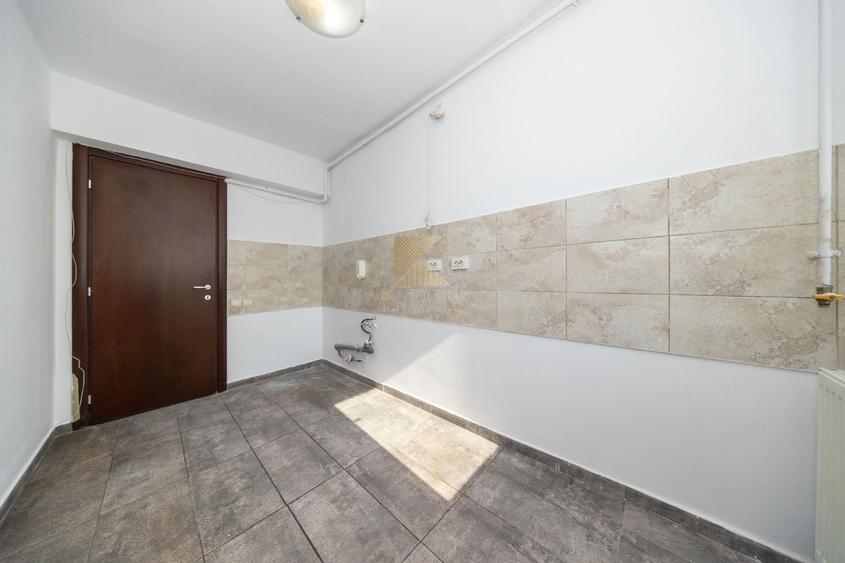 Apartament cu 3 camere semidecomandat în Gării