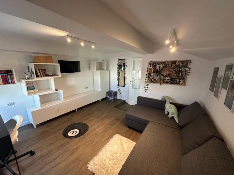 Apartament cu 2 camere semidecomandat, mobilat în Central