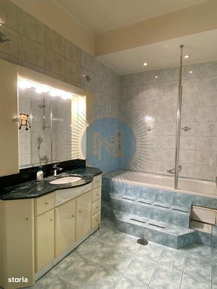 Apartament cu 4 camere decomandat în Capitale