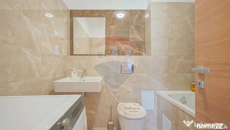 Apartament cu 3 camere decomandat în Tractorul